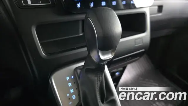 Hyundai Staria 2025 — Фото 9/20