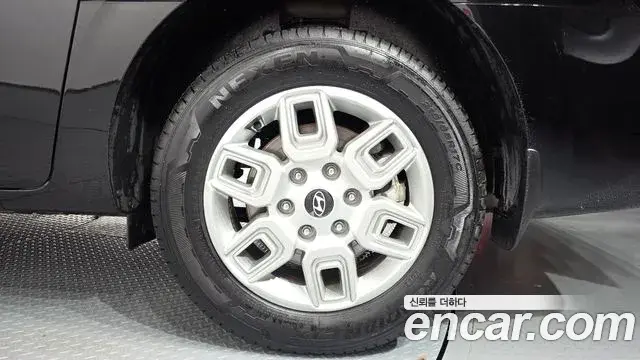 Hyundai Staria 2025 — Şəkil 28/32