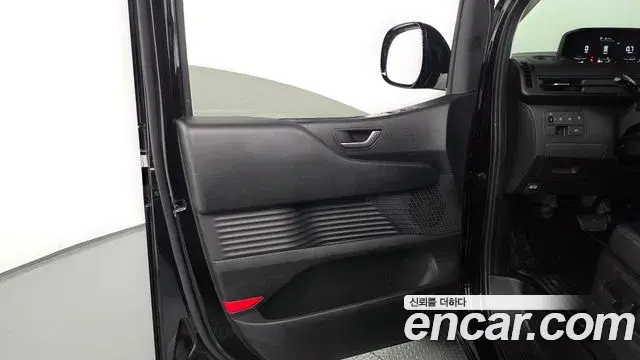 Hyundai Staria 2025 — Şəkil 10/32