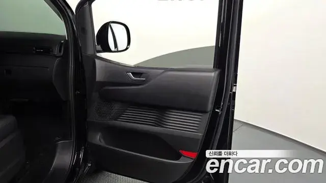 Hyundai Staria 2025 — Şəkil 9/32