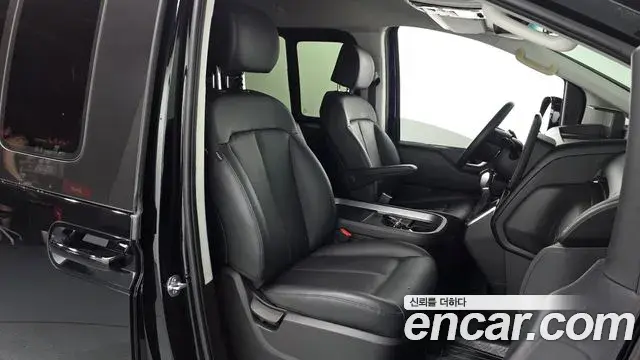 Hyundai Staria 2025 — Şəkil 11/32