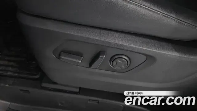 Hyundai Staria 2025 — Şəkil 16/32