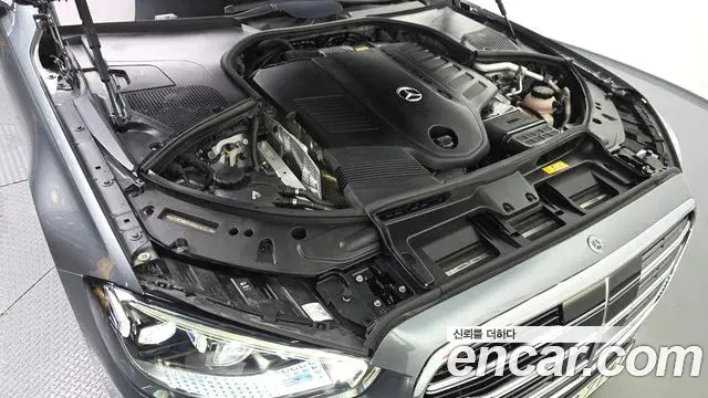 Mercedes-Benz S-Class 2022 — Photo 6/20