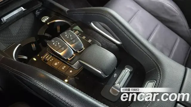Mercedes-Benz GLE-Class 2021 — Фото 12/20