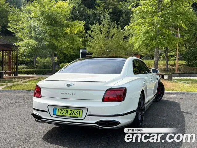 Bentley Flying Spur 2023 — Фото 2/20