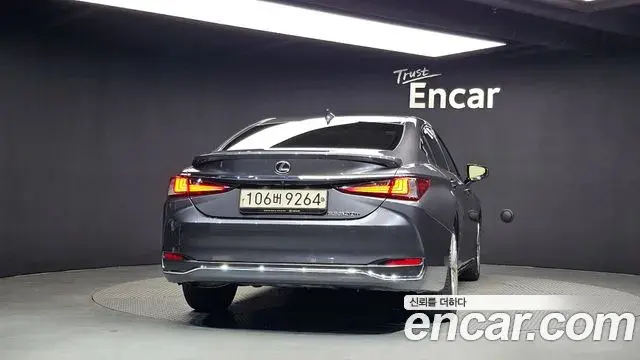 Lexus ES300h 2023 — Şəkil 12/20