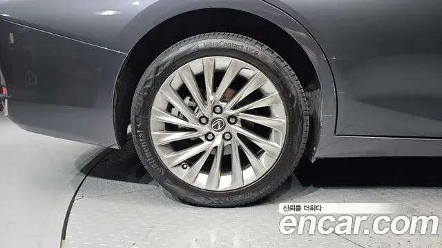 Lexus ES300h 2023 — Şəkil 15/20