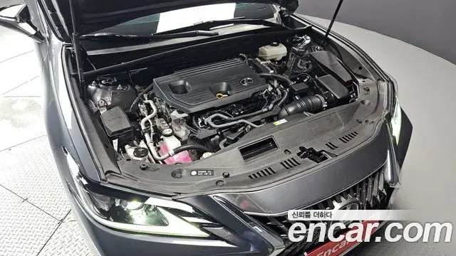 Lexus ES300h 2023 — Şəkil 16/20