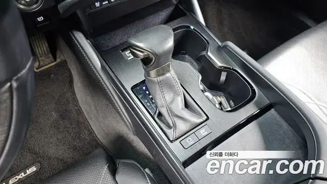 Lexus ES300h 2023 — Şəkil 19/20