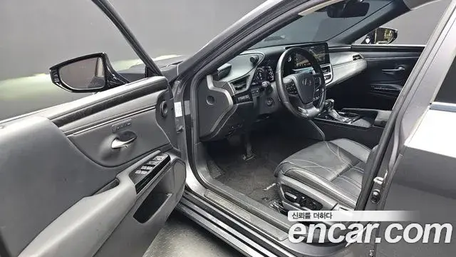 Lexus ES300h 2023 — Şəkil 8/20