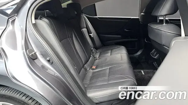 Lexus ES300h 2023 — Şəkil 18/20