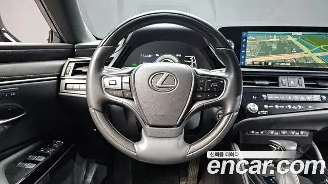 Lexus ES300h 2023 — Şəkil 13/20