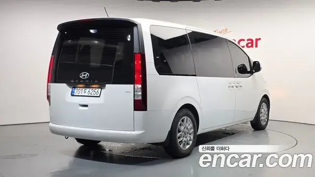 Hyundai Staria 2024 — Фото 2/20