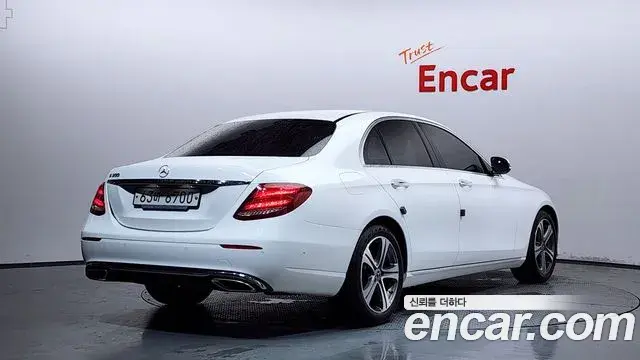 Mercedes-Benz E-Class 2018 — Photo 2/20