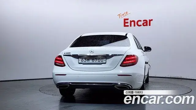 Mercedes-Benz E-Class 2018 — Photo 13/20