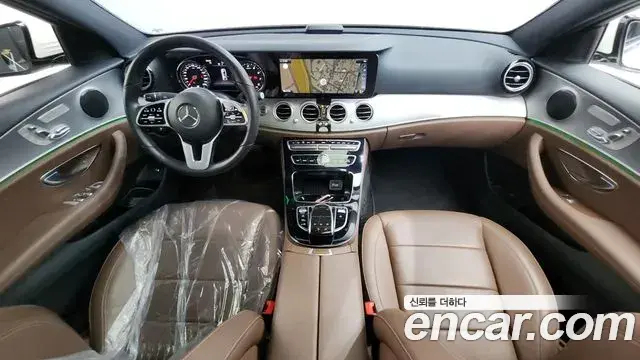 Mercedes-Benz E-Class 2018 — Photo 3/20