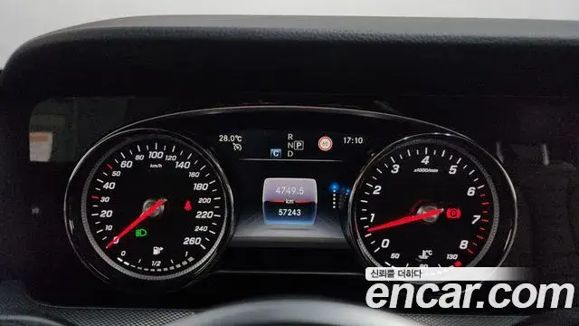 Mercedes-Benz E-Class 2018 — Photo 8/20