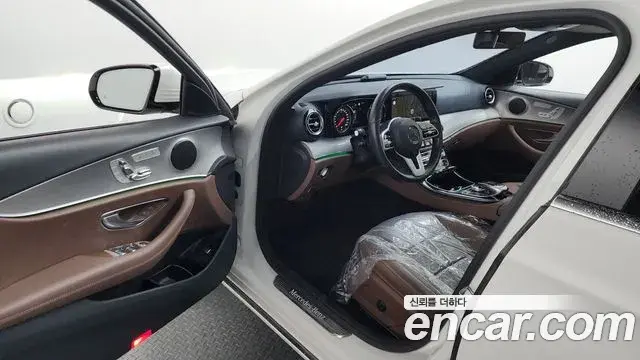 Mercedes-Benz E-Class 2018 — Photo 20/20