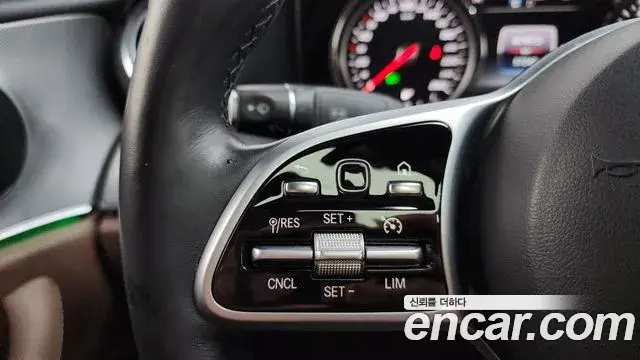 Mercedes-Benz E-Class 2018 — Photo 19/20