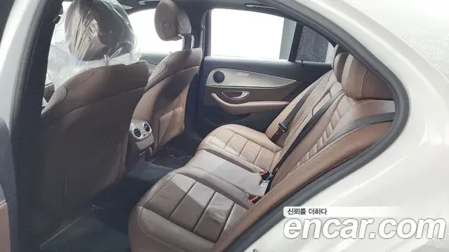 Mercedes-Benz E-Class 2018 — Photo 12/20