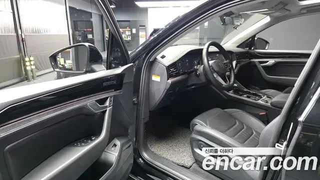 Volkswagen Touareg 2023 — Photo 4/30