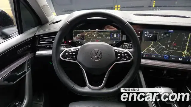 Volkswagen Touareg 2023 — Photo 17/30