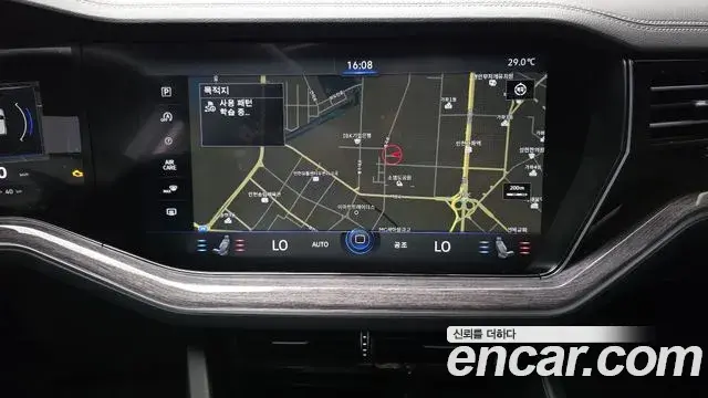 Volkswagen Touareg 2023 — Photo 8/30