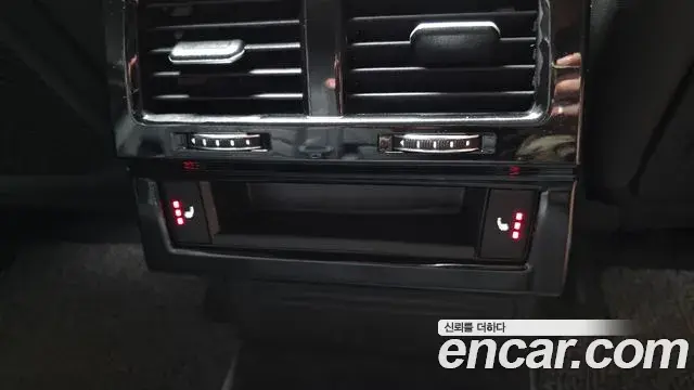Volkswagen Touareg 2023 — Photo 14/30