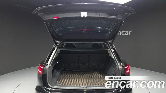 Volkswagen Touareg 2023 — Photo 29/30