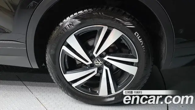 Volkswagen Touareg 2023 — Photo 10/30