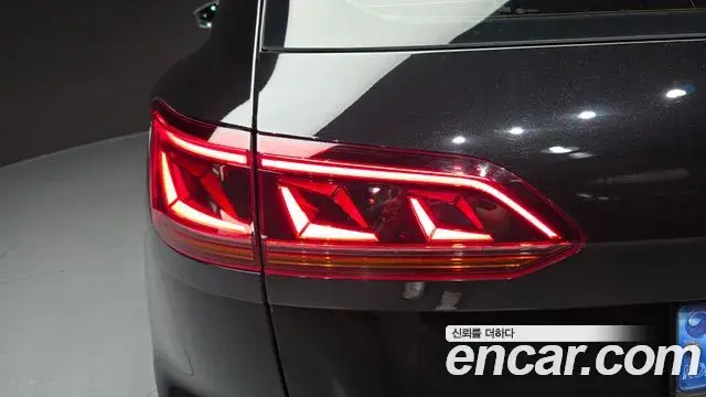 Volkswagen Touareg 2023 — Photo 27/30
