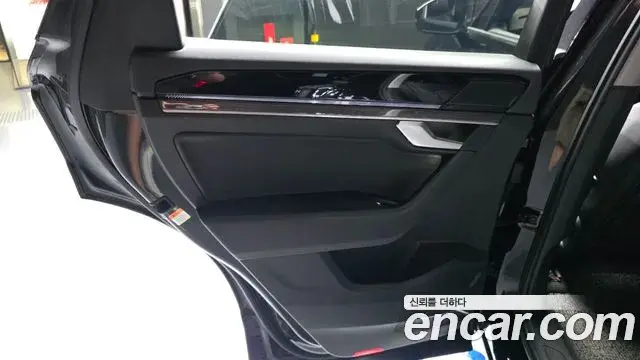 Volkswagen Touareg 2023 — Photo 21/30