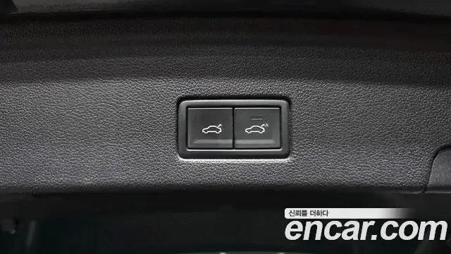 Volkswagen Touareg 2023 — Photo 30/30