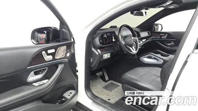 Mercedes-Benz GLE-Class 2022 — Photo 17/35