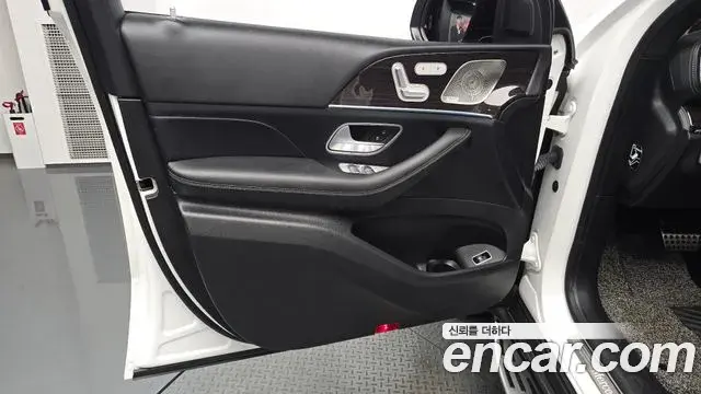 Mercedes-Benz GLE-Class 2022 — Photo 9/35