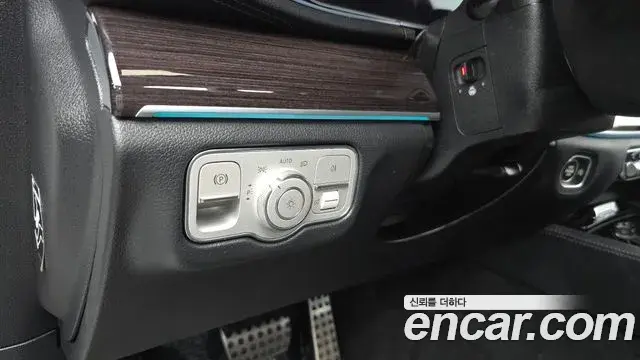 Mercedes-Benz GLE-Class 2022 — Photo 28/35