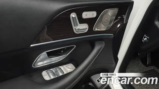 Mercedes-Benz GLE-Class 2022 — Photo 30/35