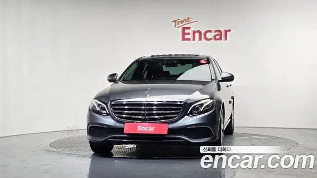 Mercedes-Benz E-Class 2018 — Фото 3/20