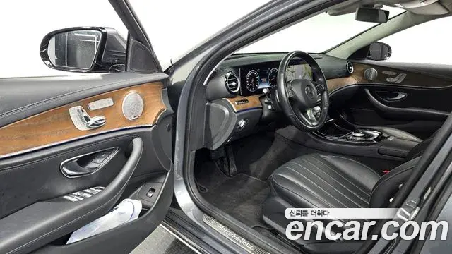 Mercedes-Benz E-Class 2018 — Фото 10/20