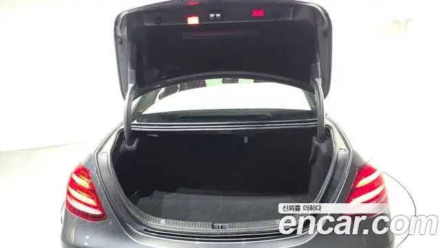 Mercedes-Benz E-Class 2018 — Фото 17/20
