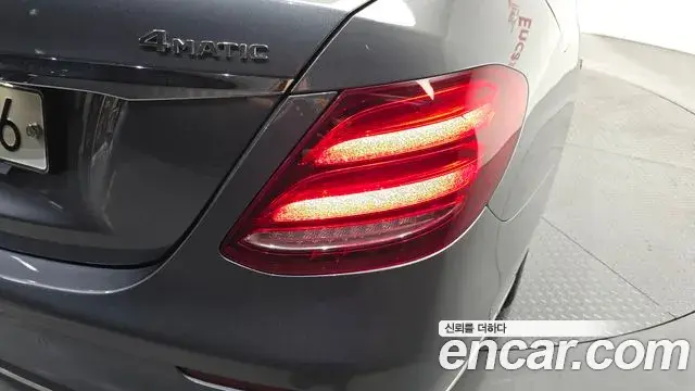 Mercedes-Benz E-Class 2018 — Photo 18/30