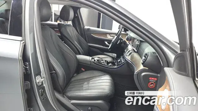 Mercedes-Benz E-Class 2018 — Photo 21/30