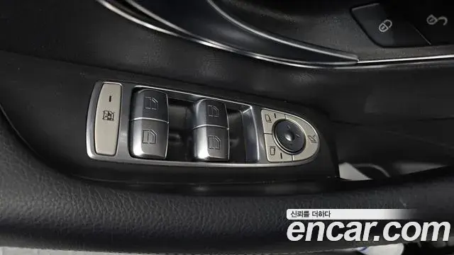 Mercedes-Benz E-Class 2018 — Photo 12/30