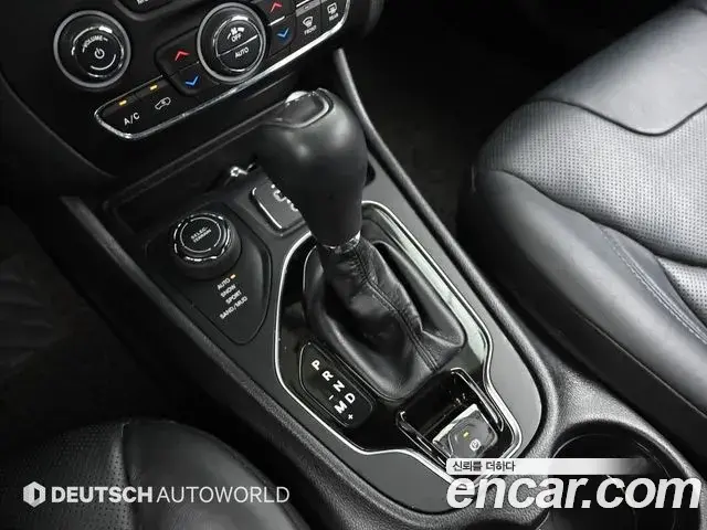 Jeep Cherokee 2021 — Photo 7/20