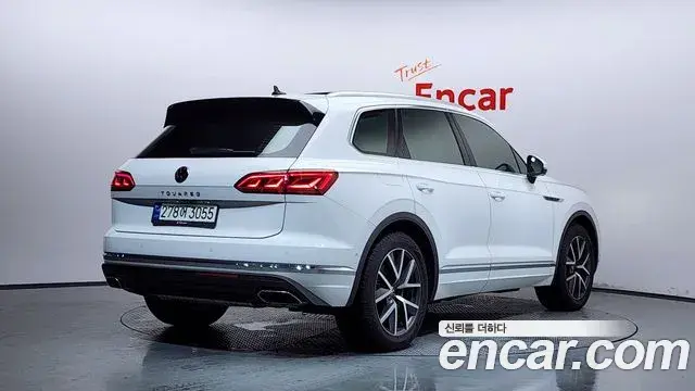 Volkswagen Touareg 2023 — Photo 8/36