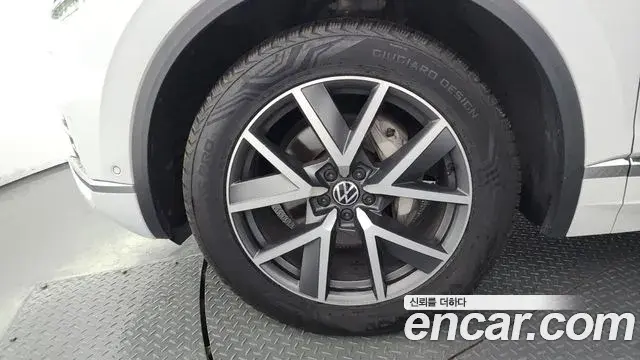 Volkswagen Touareg 2023 — Photo 19/36