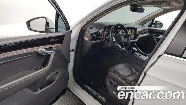 Volkswagen Touareg 2023 — Photo 36/36