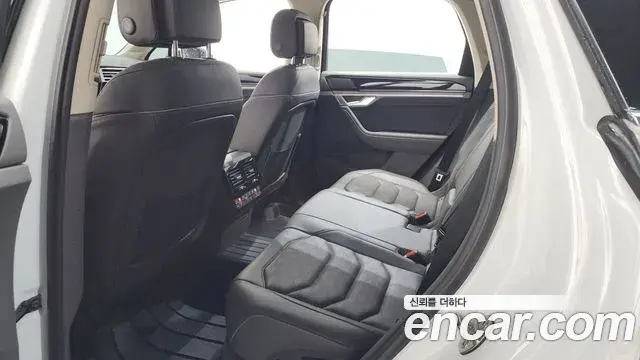 Volkswagen Touareg 2023 — Photo 17/36
