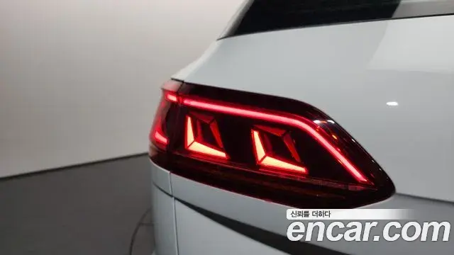 Volkswagen Touareg 2023 — Photo 9/36