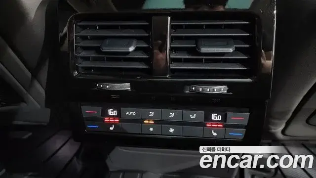 Volkswagen Touareg 2023 — Photo 13/36